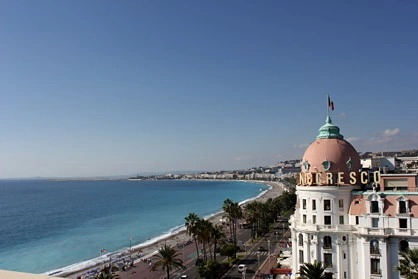 Nice: Hotel Negresco and view of the Baie des Anges