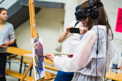 Painting course with virtual reality: innovative incentive idea for creative companies