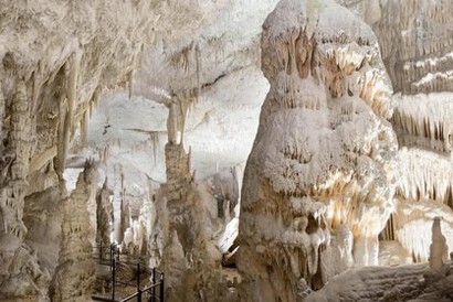 Ein großer "Saal" in der slowenischen Höhle von Postojna