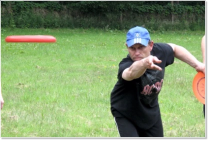 Employee throwing a Frisbee on the target